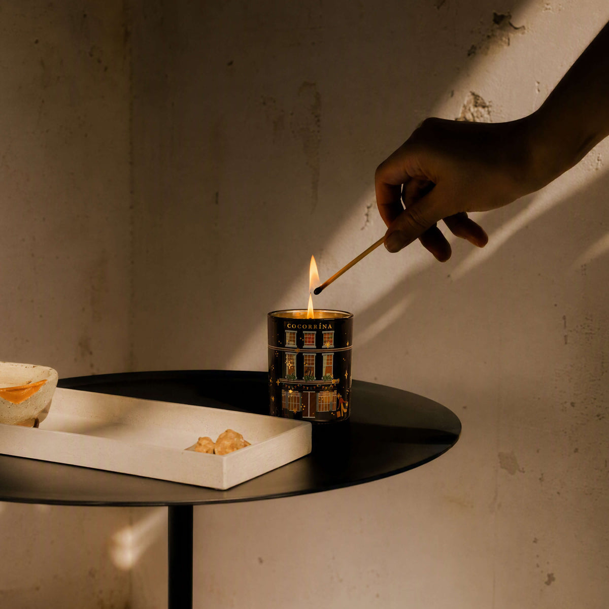 COCORRÍNA Mahocany Teakwood House Shape Candle