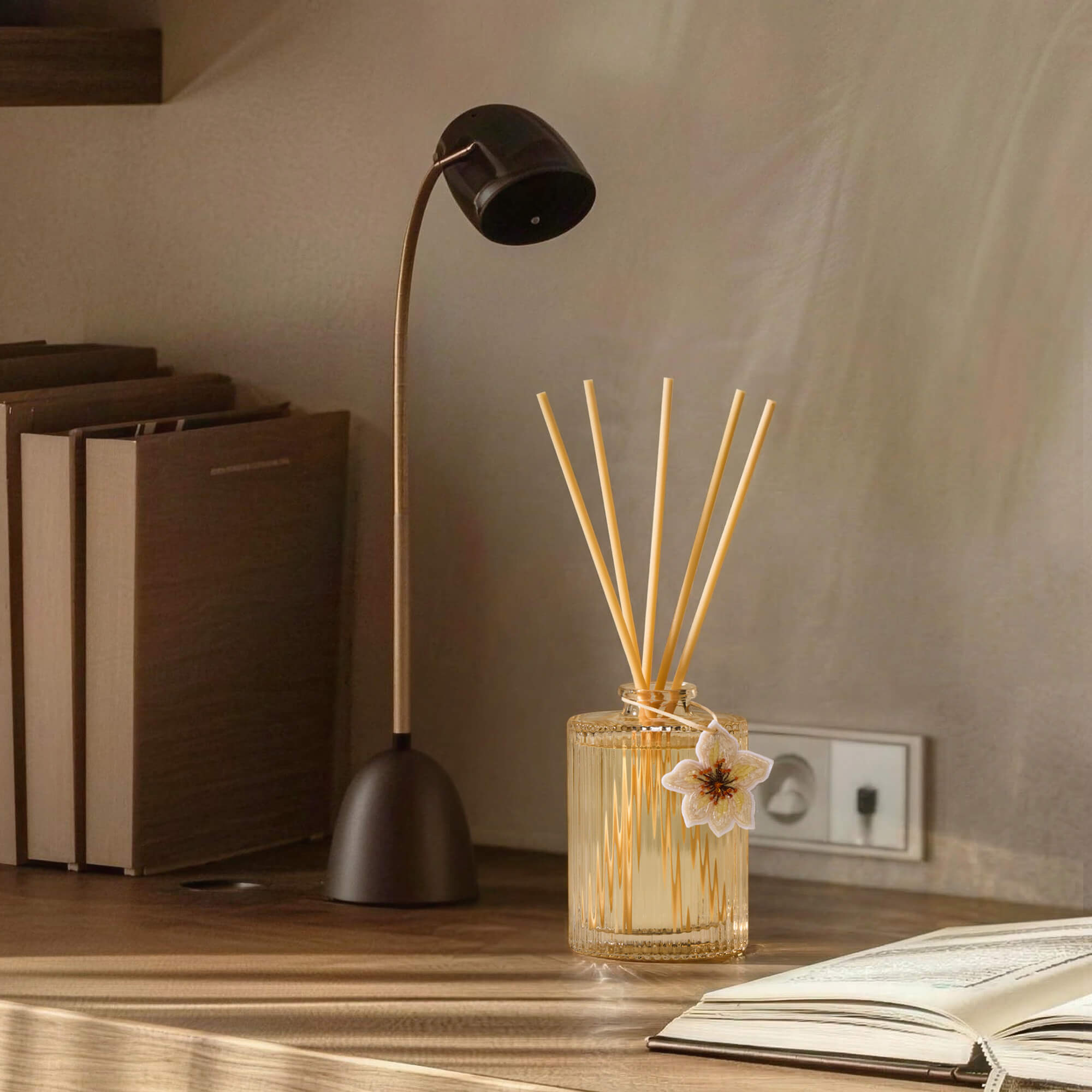 Set de difusor de varillas COCORRÍNA White Magnolia