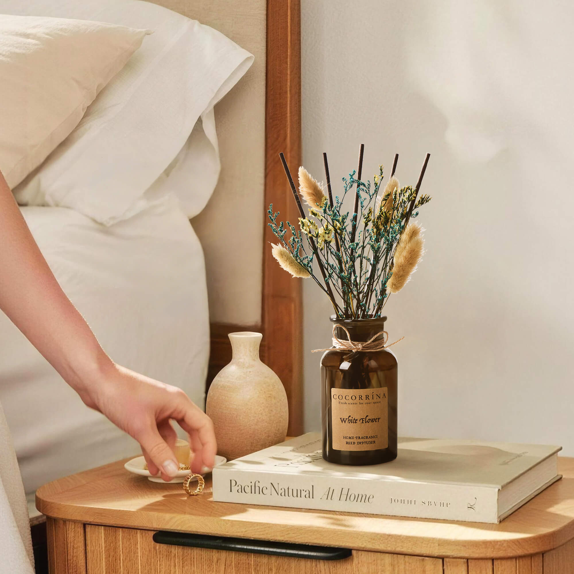 COCORRÍNA White Flower Brown Bottle Reed Diffuser Set