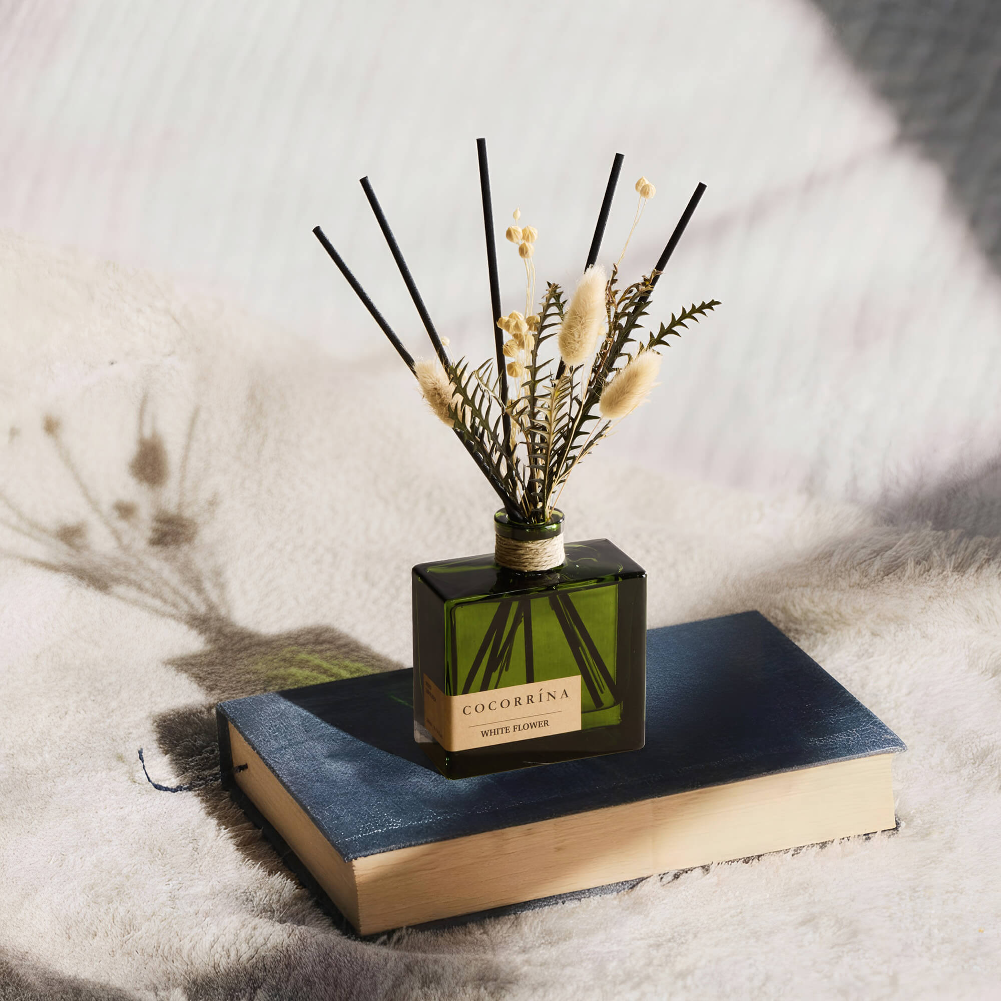 COCORRÍNA White Flower Reed Diffuser Set