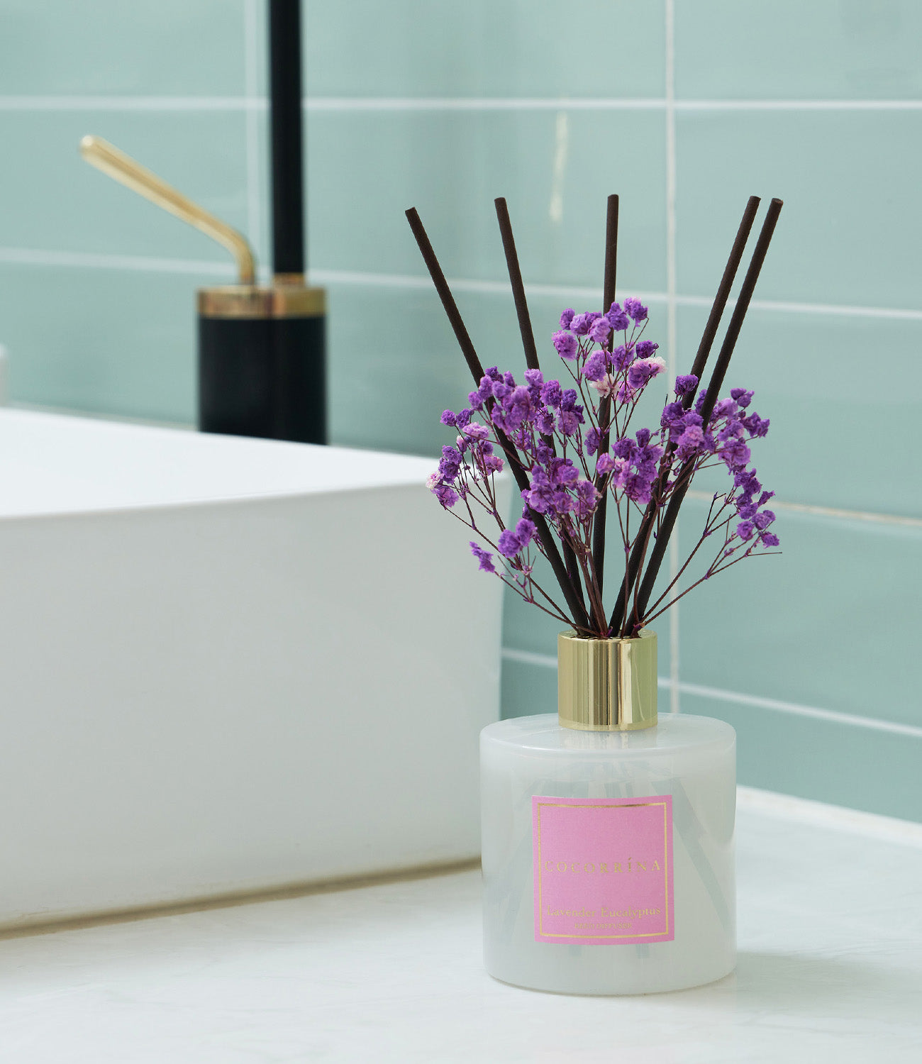 How to Smell the Top, Middle, and Base Notes of a Reed Diffuser at the Same Time