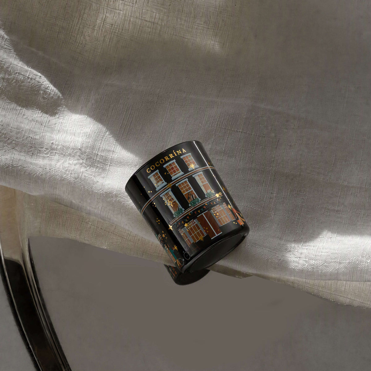 COCORRÍNA Mahocany Teakwood House Shape Candle